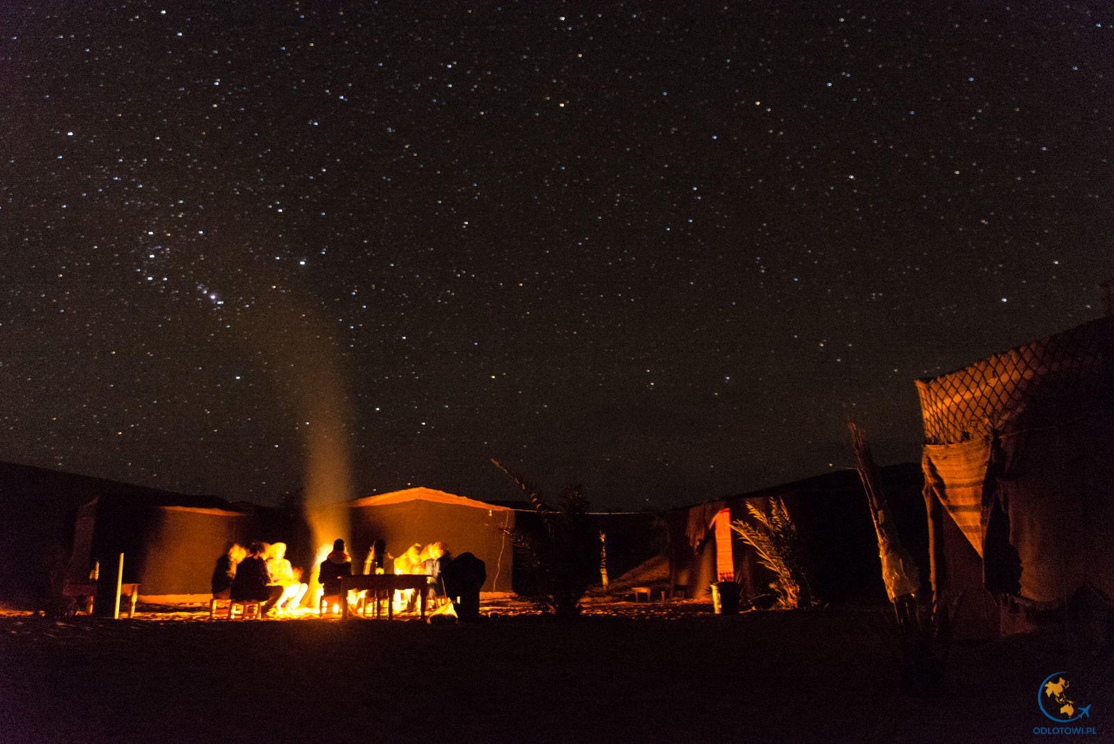 Noc na Saharze - niebo w gwiazdach | Desert Fireplace and stars