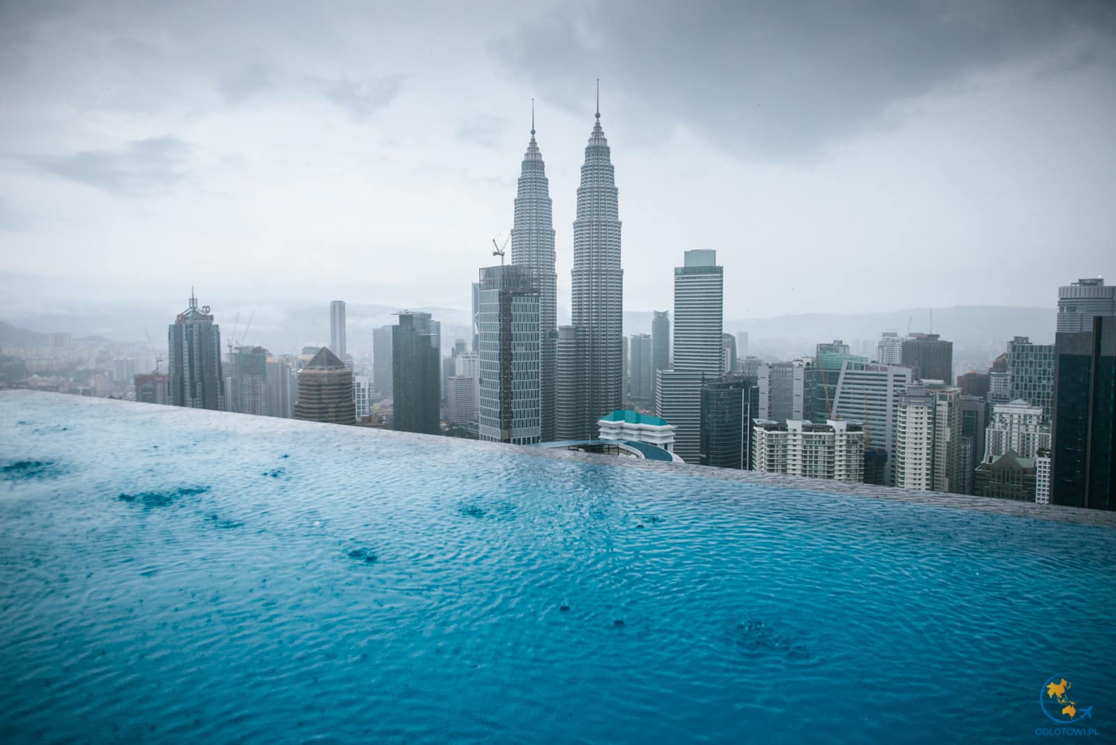 The Face Suites - infinity pool - Petronas Towers view
